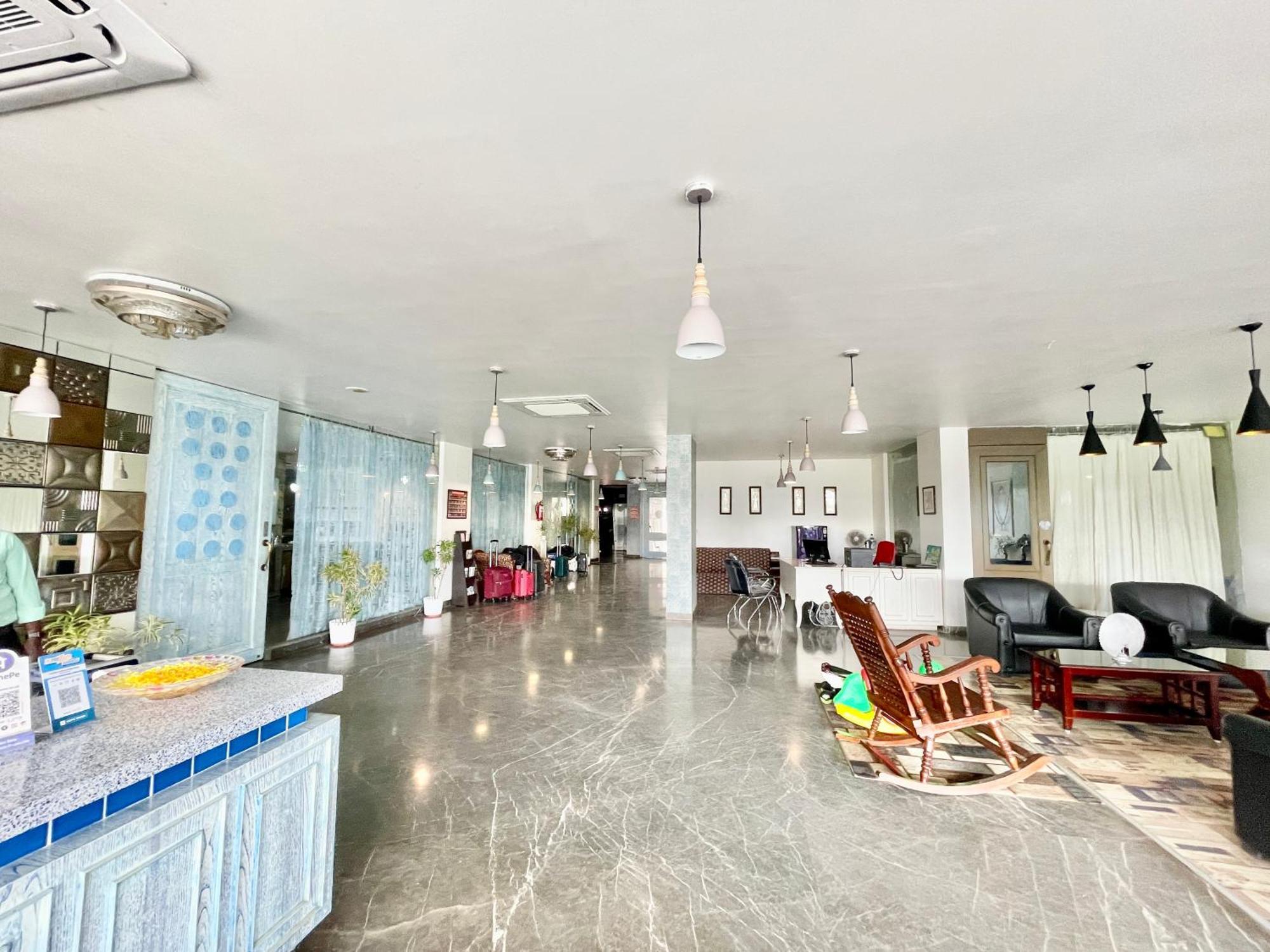 Hotel V-I Near Sea , Puri Private-Park -Gym-Spa Fully-Airconditioned-Hotel Lift-And-Parking-Facilities Breakfast-Included 外观 照片