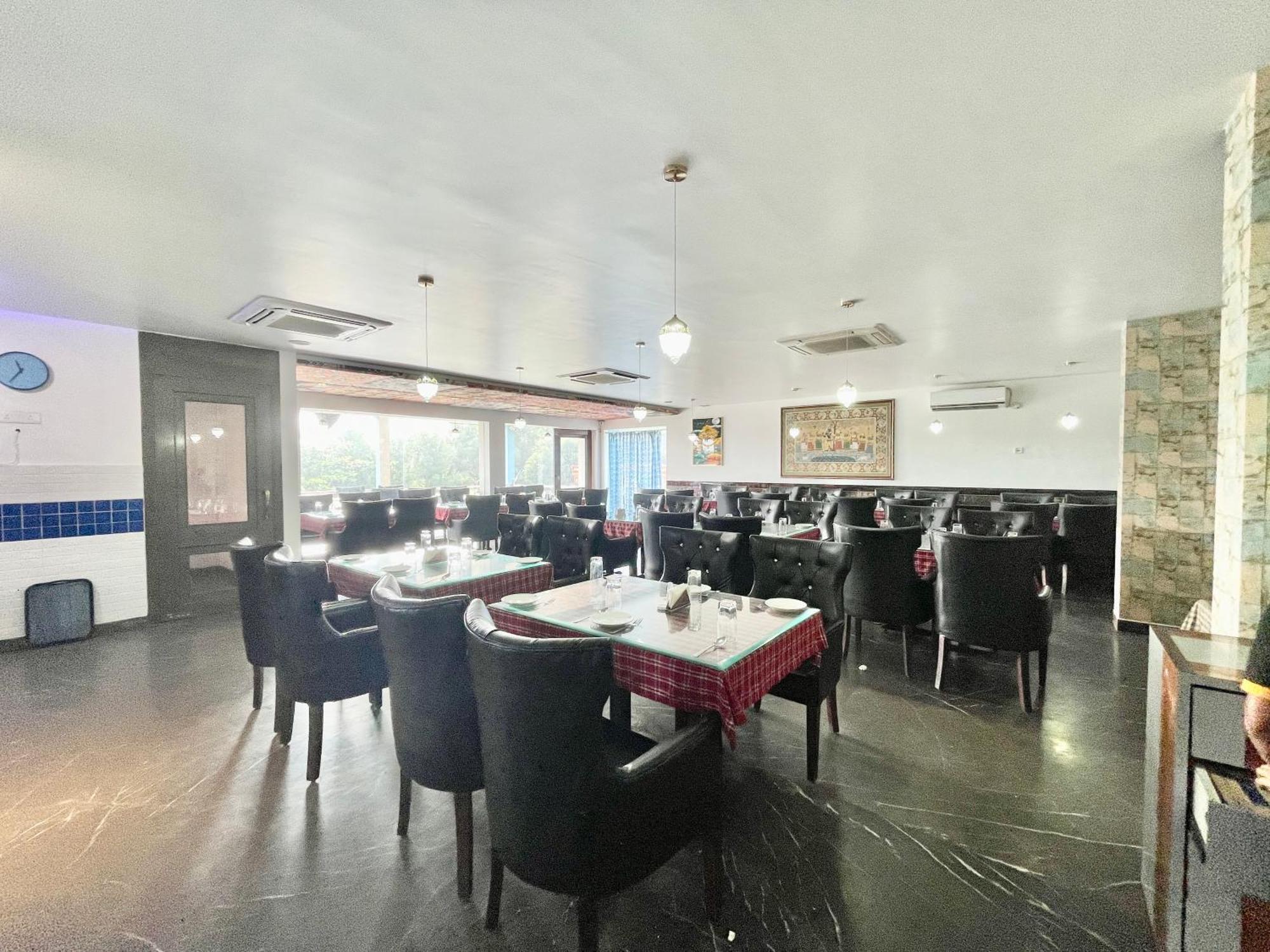 Hotel V-I Near Sea , Puri Private-Park -Gym-Spa Fully-Airconditioned-Hotel Lift-And-Parking-Facilities Breakfast-Included 外观 照片
