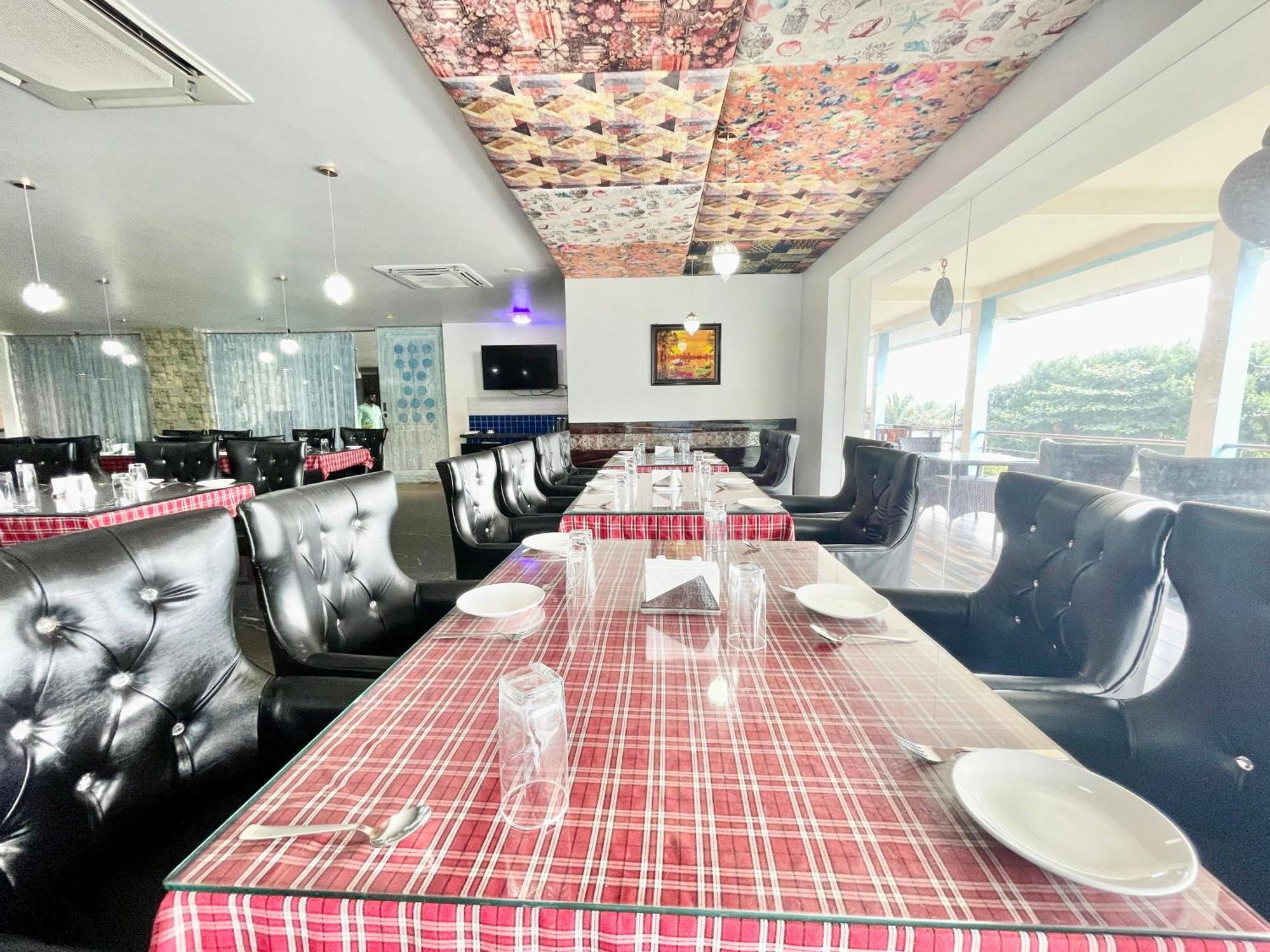 Hotel V-I Near Sea , Puri Private-Park -Gym-Spa Fully-Airconditioned-Hotel Lift-And-Parking-Facilities Breakfast-Included 外观 照片