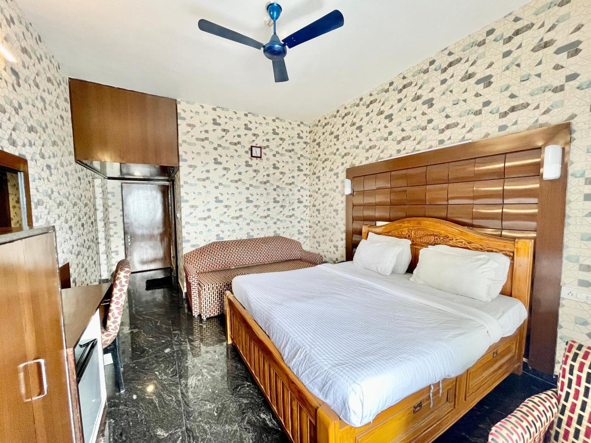 Hotel V-I Near Sea , Puri Private-Park -Gym-Spa Fully-Airconditioned-Hotel Lift-And-Parking-Facilities Breakfast-Included 外观 照片