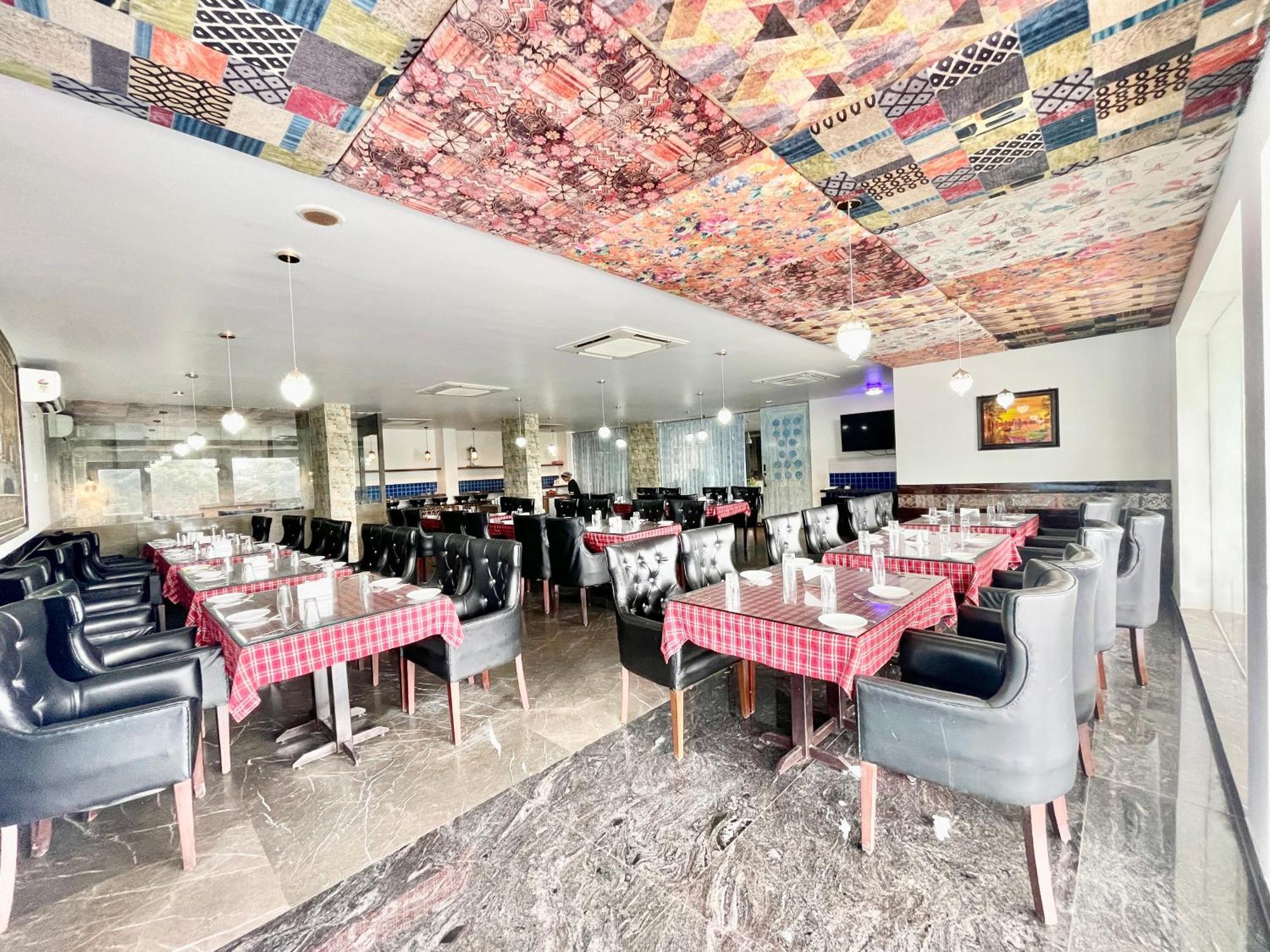 Hotel V-I Near Sea , Puri Private-Park -Gym-Spa Fully-Airconditioned-Hotel Lift-And-Parking-Facilities Breakfast-Included 外观 照片