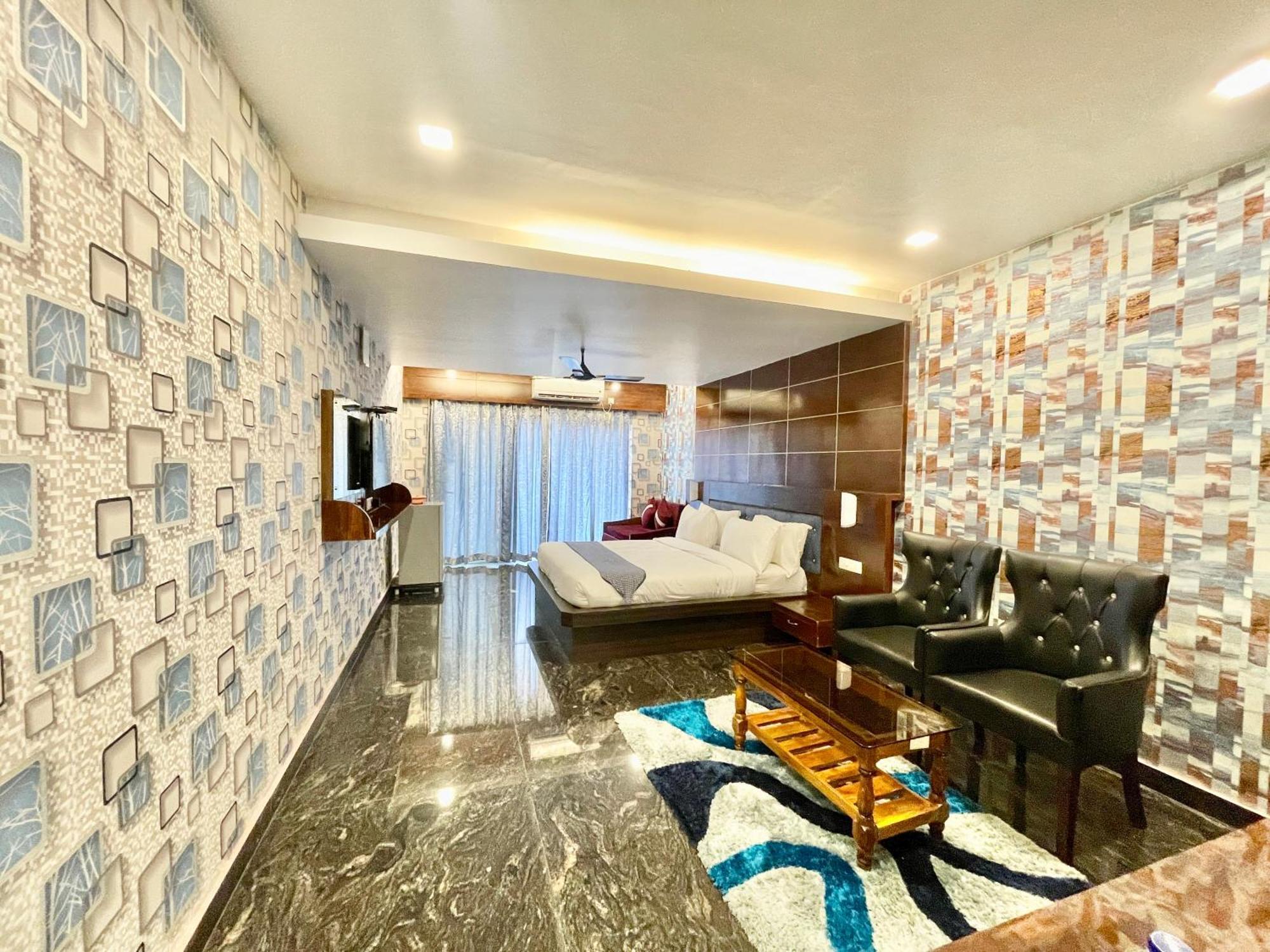 Hotel V-I Near Sea , Puri Private-Park -Gym-Spa Fully-Airconditioned-Hotel Lift-And-Parking-Facilities Breakfast-Included 外观 照片