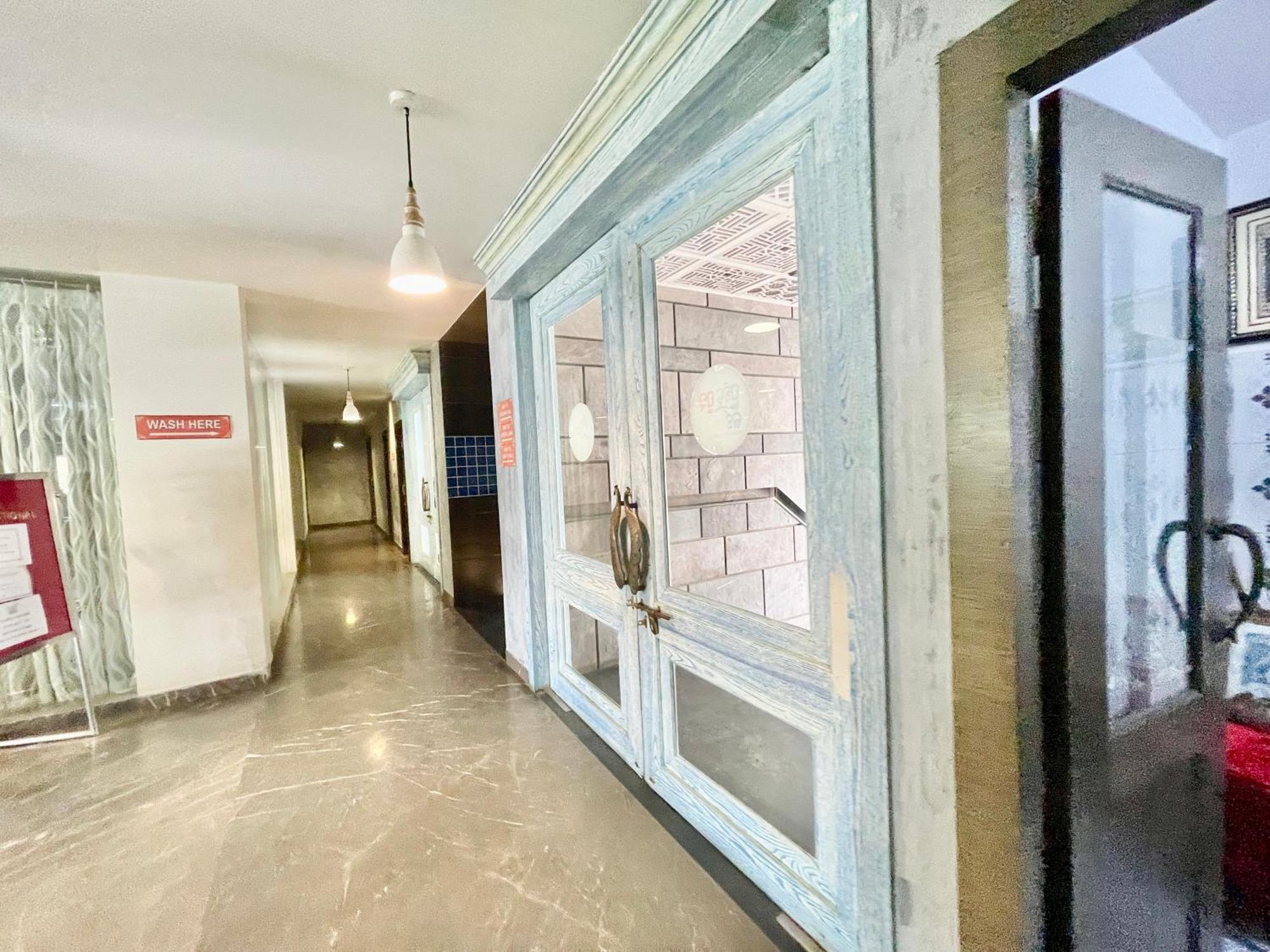Hotel V-I Near Sea , Puri Private-Park -Gym-Spa Fully-Airconditioned-Hotel Lift-And-Parking-Facilities Breakfast-Included 外观 照片