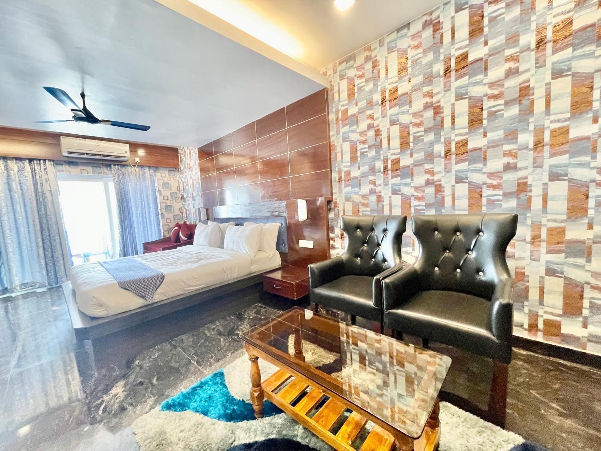 Hotel V-I Near Sea , Puri Private-Park -Gym-Spa Fully-Airconditioned-Hotel Lift-And-Parking-Facilities Breakfast-Included 外观 照片
