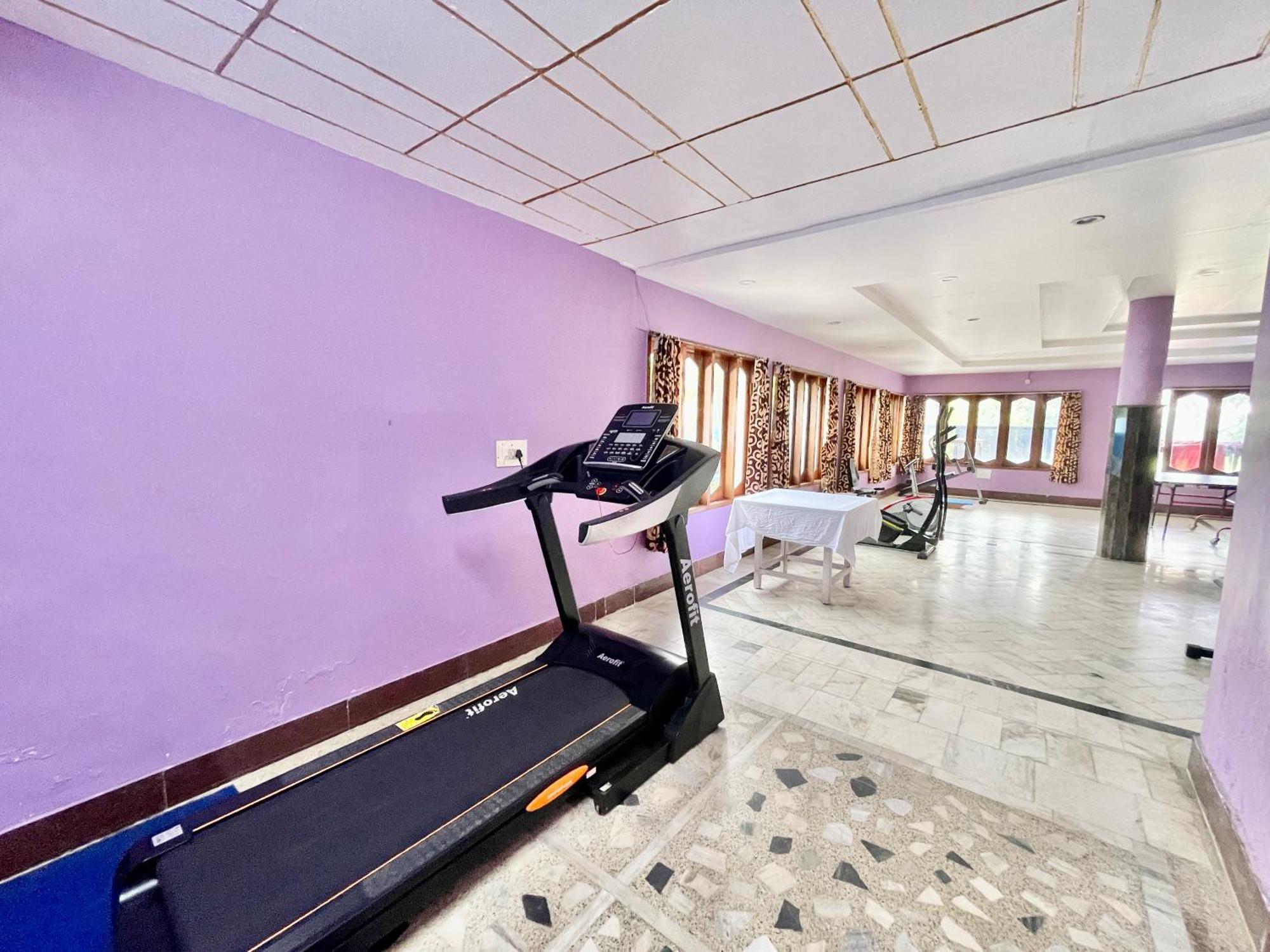 Hotel V-I Near Sea , Puri Private-Park -Gym-Spa Fully-Airconditioned-Hotel Lift-And-Parking-Facilities Breakfast-Included 外观 照片