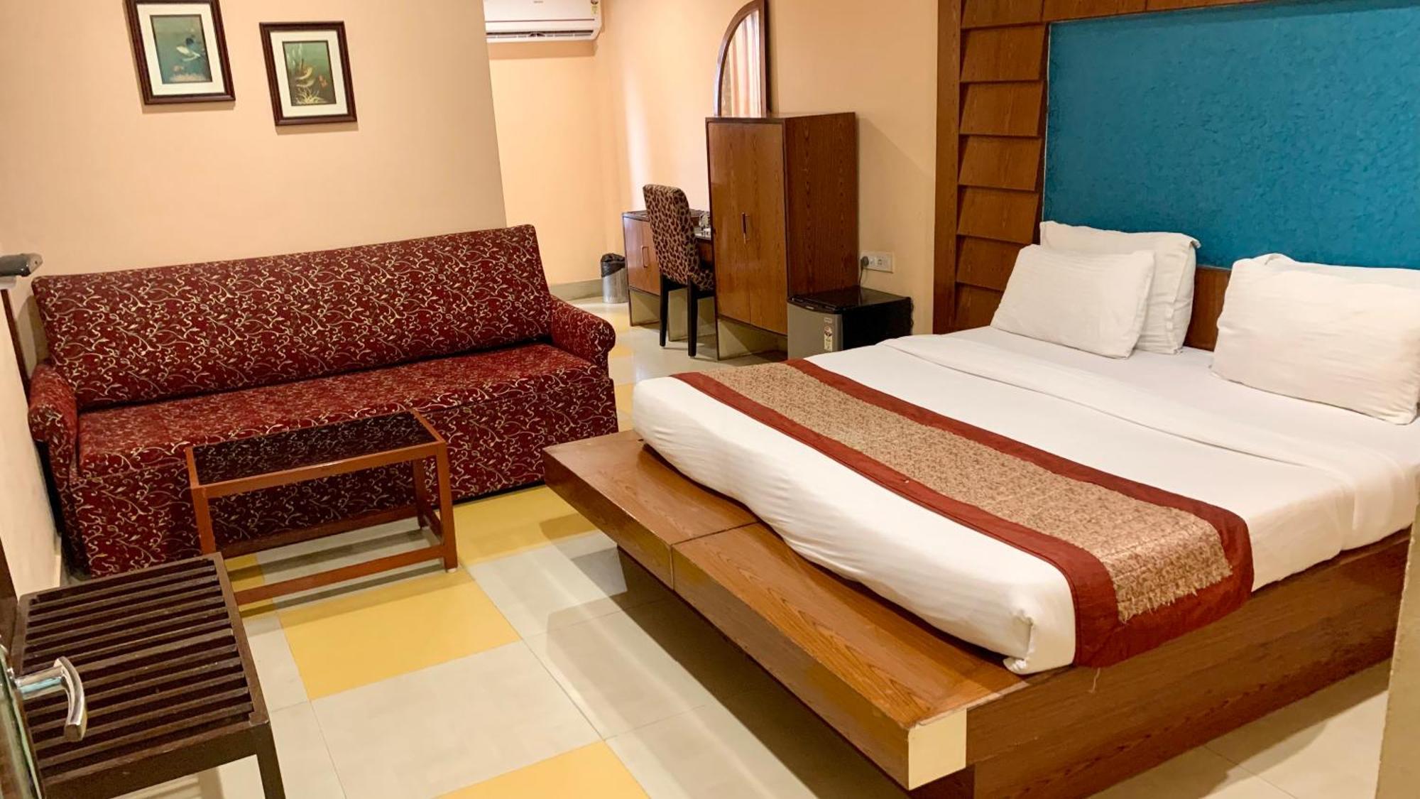 Hotel V-I Near Sea , Puri Private-Park -Gym-Spa Fully-Airconditioned-Hotel Lift-And-Parking-Facilities Breakfast-Included 外观 照片