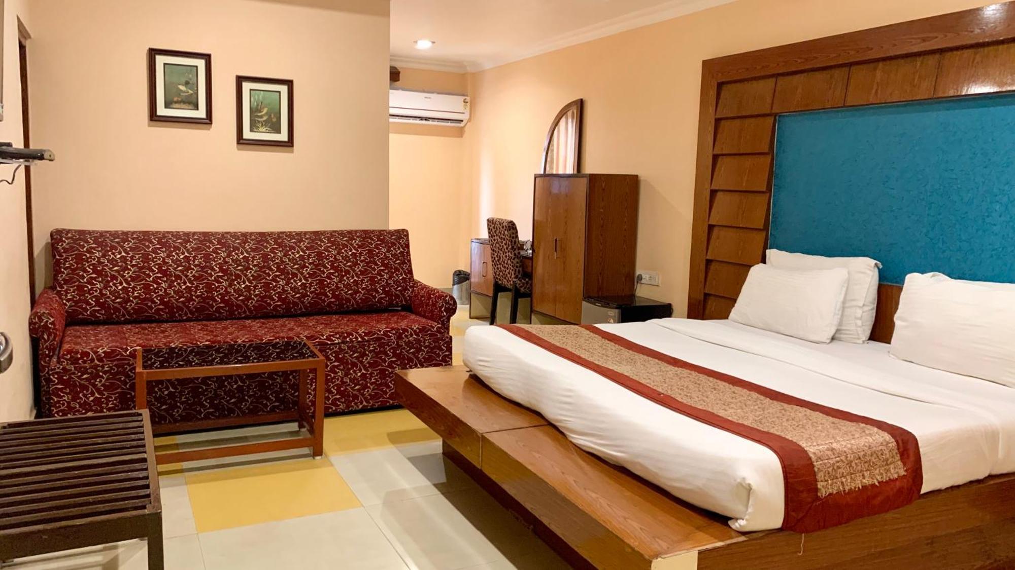 Hotel V-I Near Sea , Puri Private-Park -Gym-Spa Fully-Airconditioned-Hotel Lift-And-Parking-Facilities Breakfast-Included 外观 照片