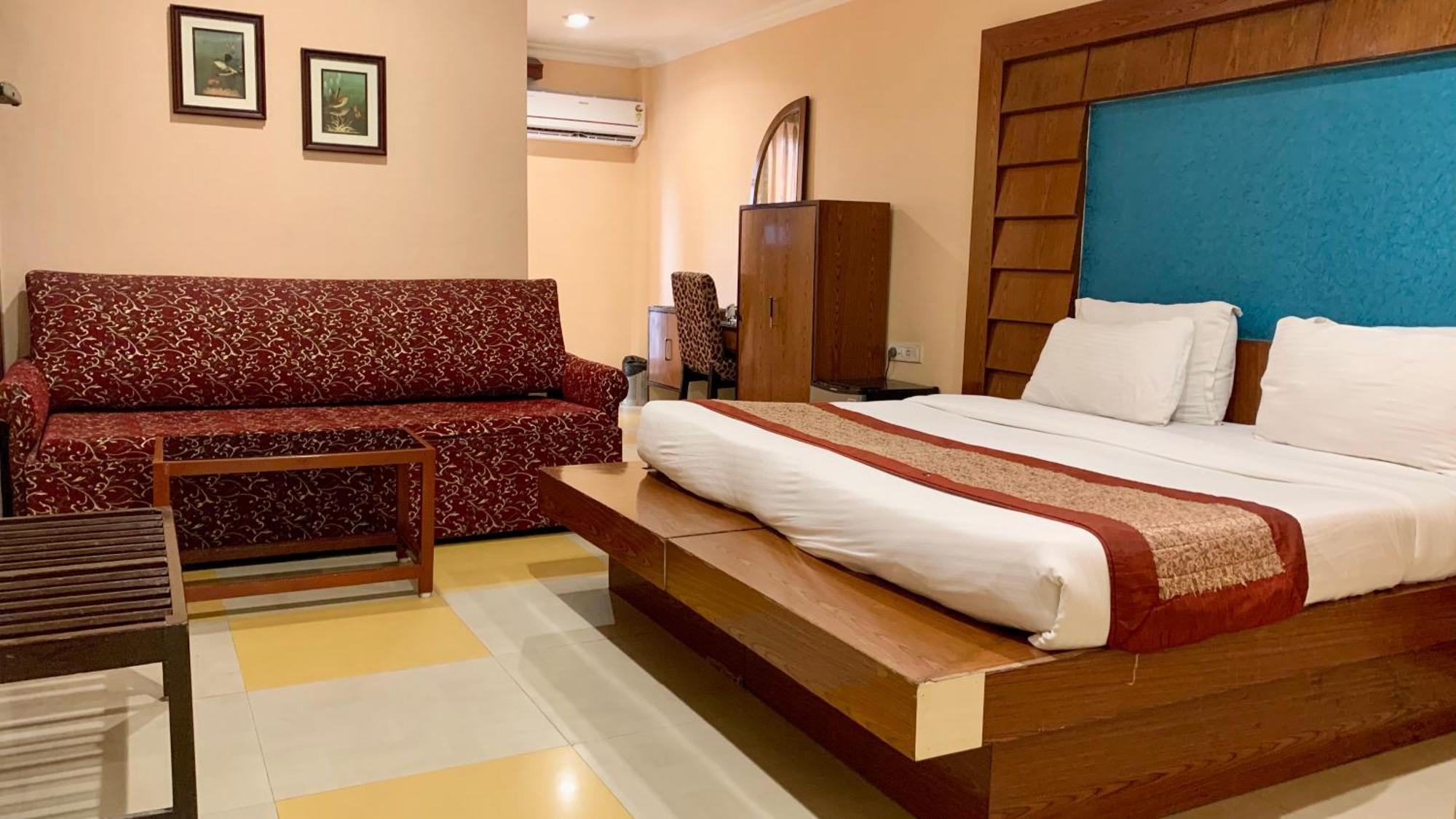 Hotel V-I Near Sea , Puri Private-Park -Gym-Spa Fully-Airconditioned-Hotel Lift-And-Parking-Facilities Breakfast-Included 外观 照片
