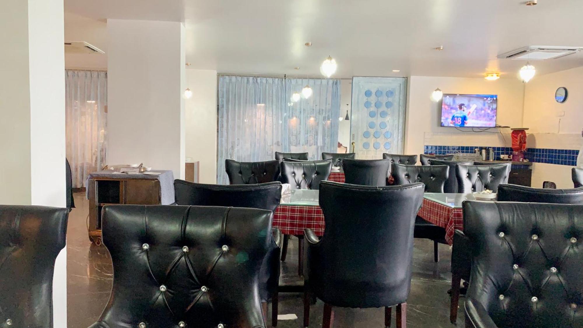 Hotel V-I Near Sea , Puri Private-Park -Gym-Spa Fully-Airconditioned-Hotel Lift-And-Parking-Facilities Breakfast-Included 外观 照片