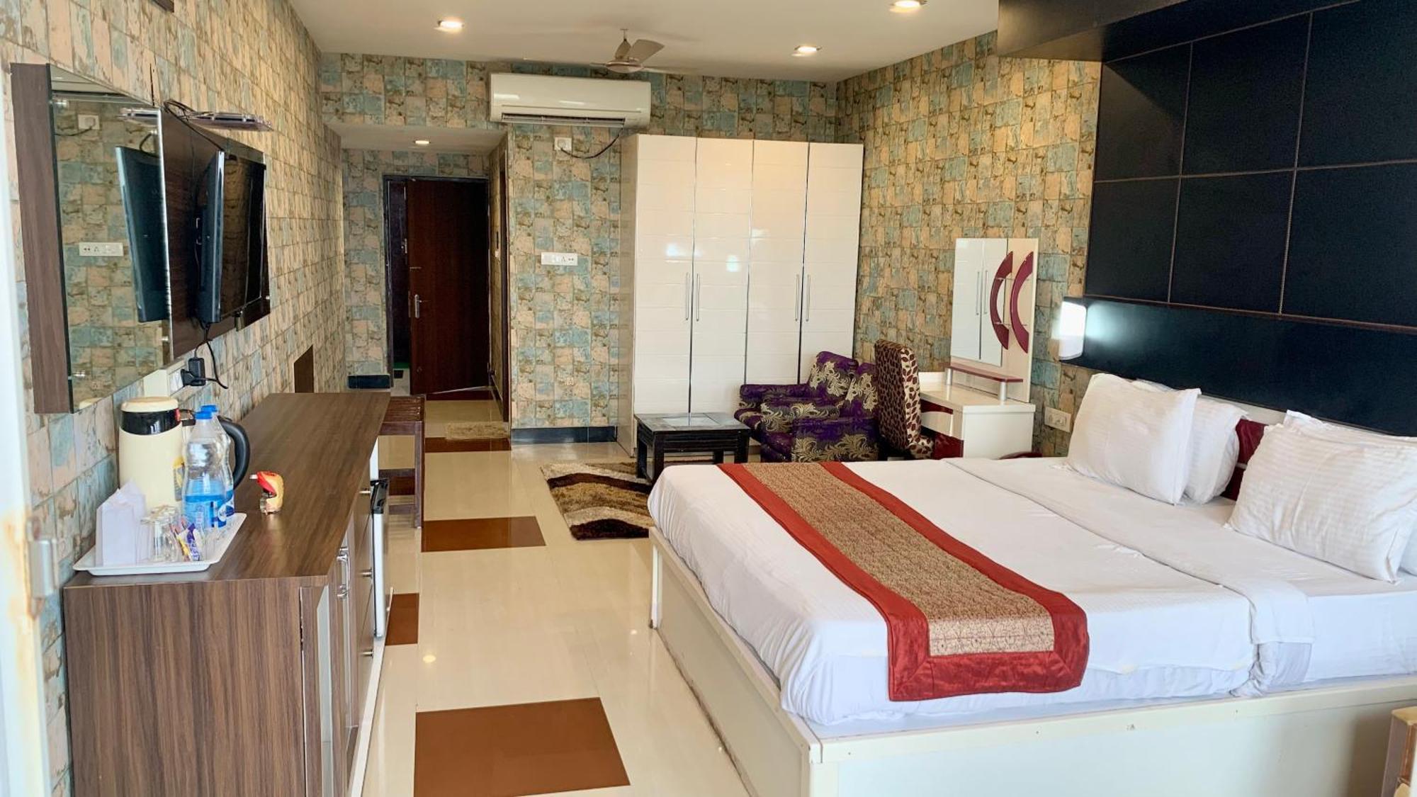Hotel V-I Near Sea , Puri Private-Park -Gym-Spa Fully-Airconditioned-Hotel Lift-And-Parking-Facilities Breakfast-Included 外观 照片