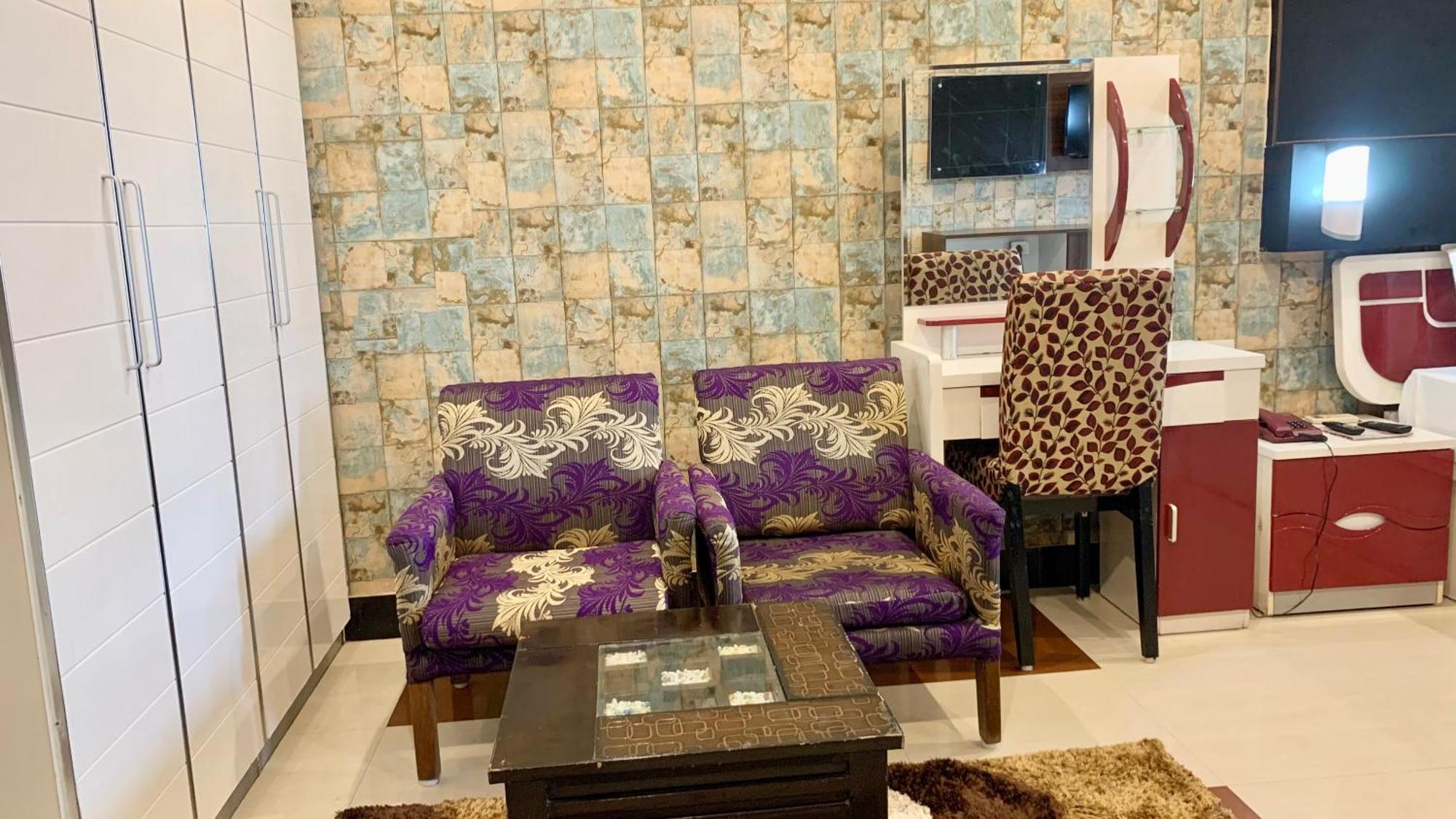 Hotel V-I Near Sea , Puri Private-Park -Gym-Spa Fully-Airconditioned-Hotel Lift-And-Parking-Facilities Breakfast-Included 外观 照片